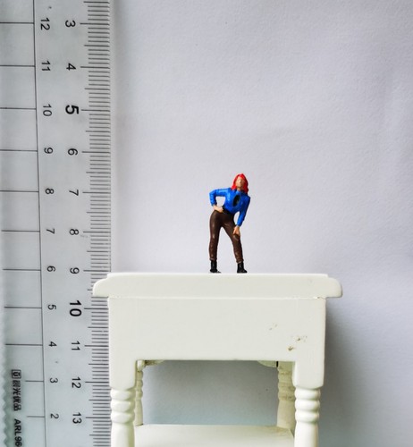 Diorama donna rosso - dipinto, a